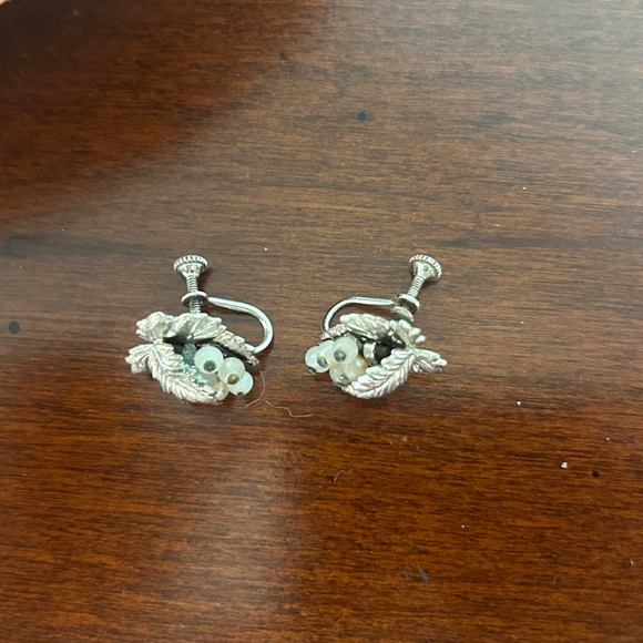 Vintage 1940s screwback earrings -Rare find - Picture 4 of 4